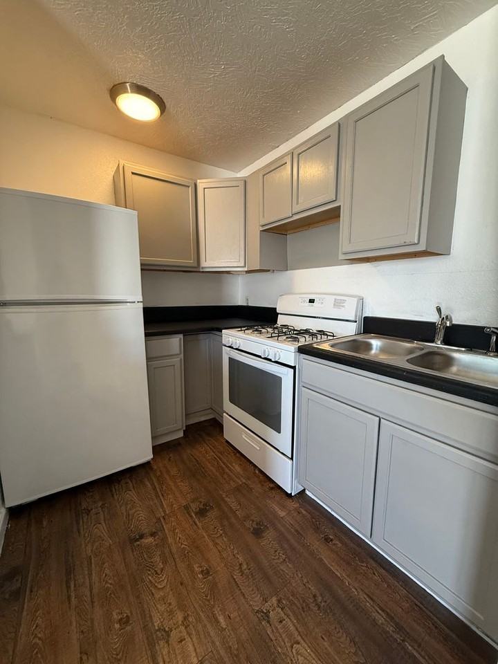 2346 N Kellett Ave #B - Photo 3 of 5