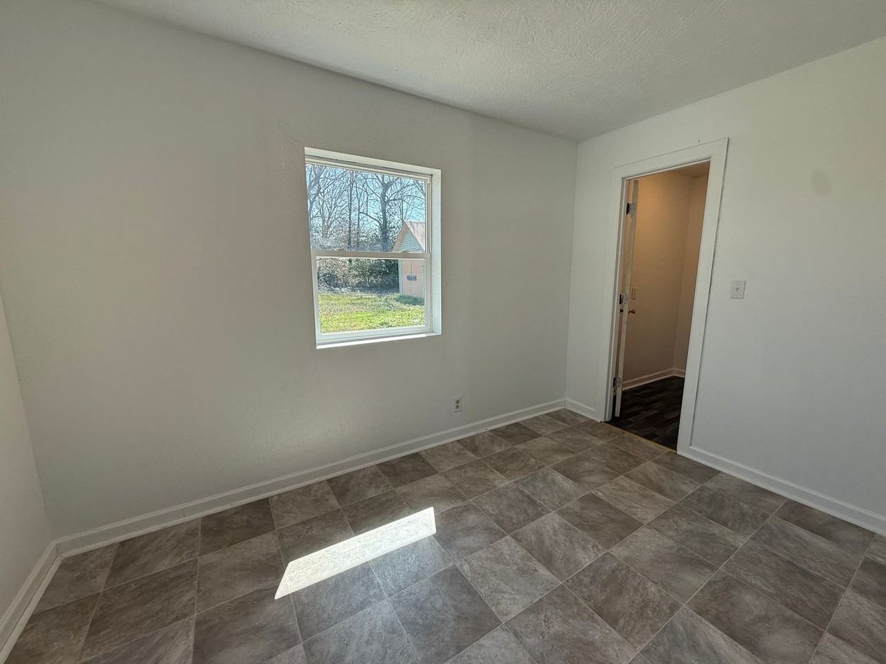 2346 N Kellett Ave #B - Photo 4 of 5