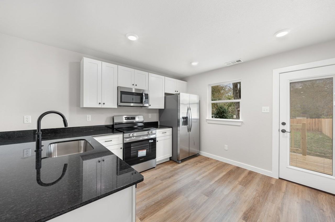 515 S 29th St #B - Photo 6 of 21