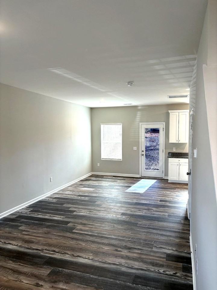 623 Hillcrest Dr - Photo 7 of 38