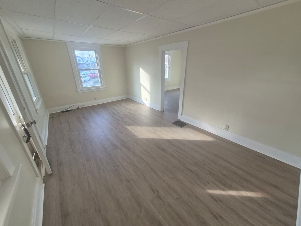 2765 Alexandria Ave - Photo 2 of 18