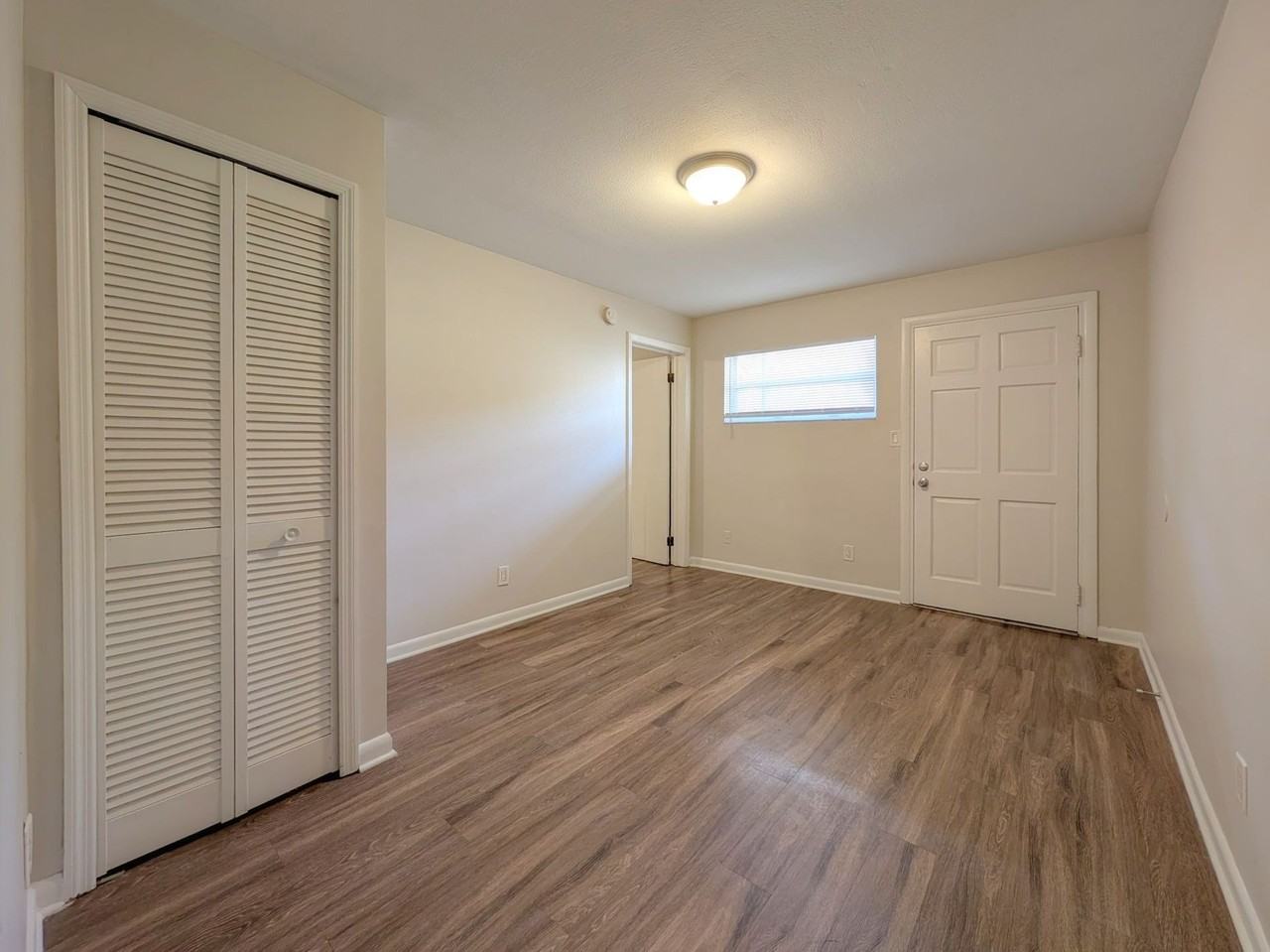 The Herschel Apartments - Photo 5 of 11