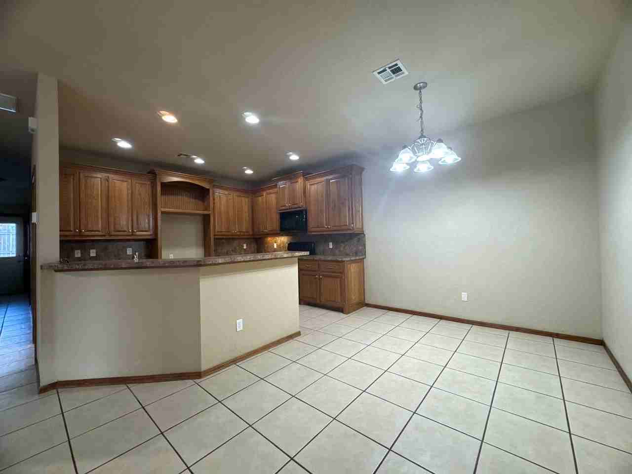 919 Sw 37th St - Photo 6 of 35