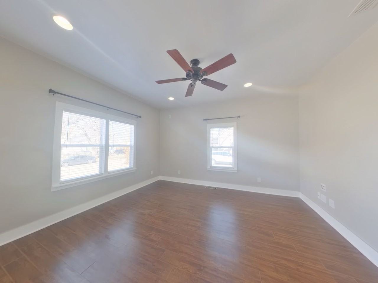 402 N Kansas Ave - Photo 2 of 12