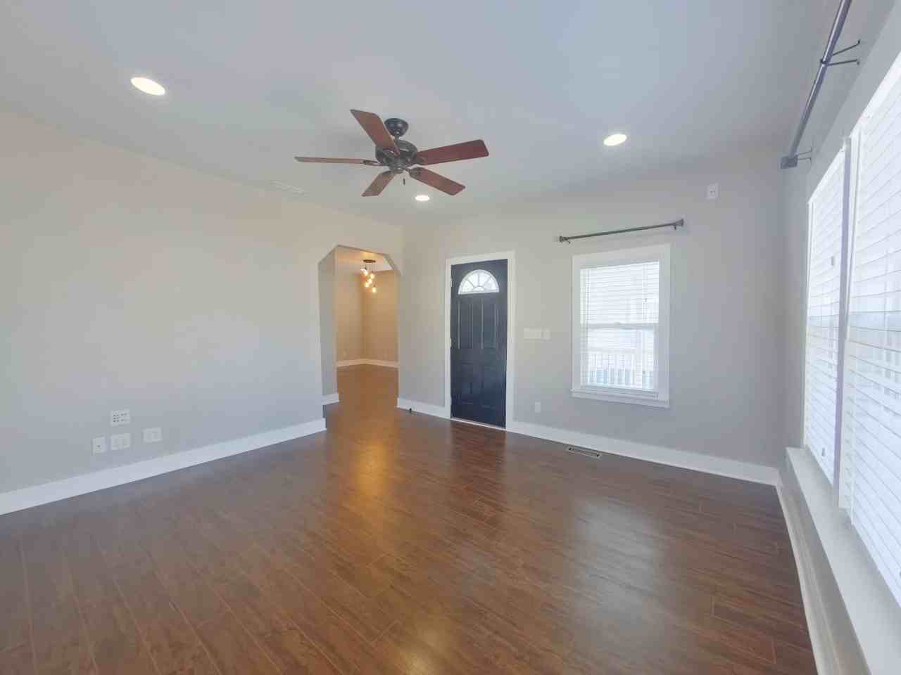 402 N Kansas Ave - Photo 3 of 12