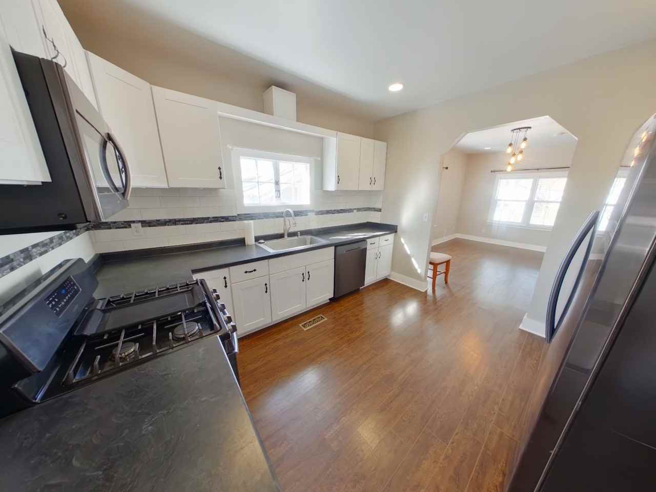 402 N Kansas Ave - Photo 5 of 12