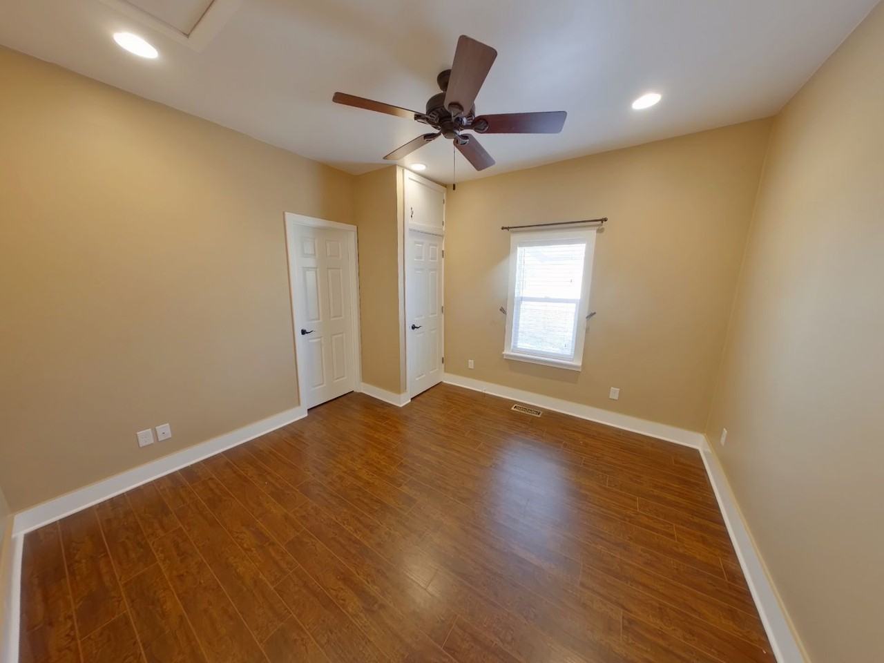 402 N Kansas Ave - Photo 6 of 12