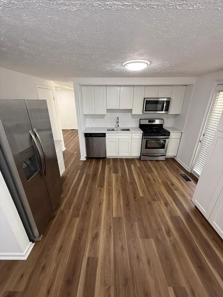 117 Hickory Dr - Photo 4 of 17