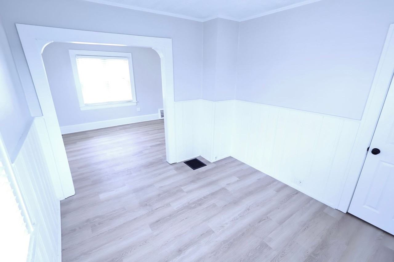 1490 Hillside Ter - Photo 3 of 11