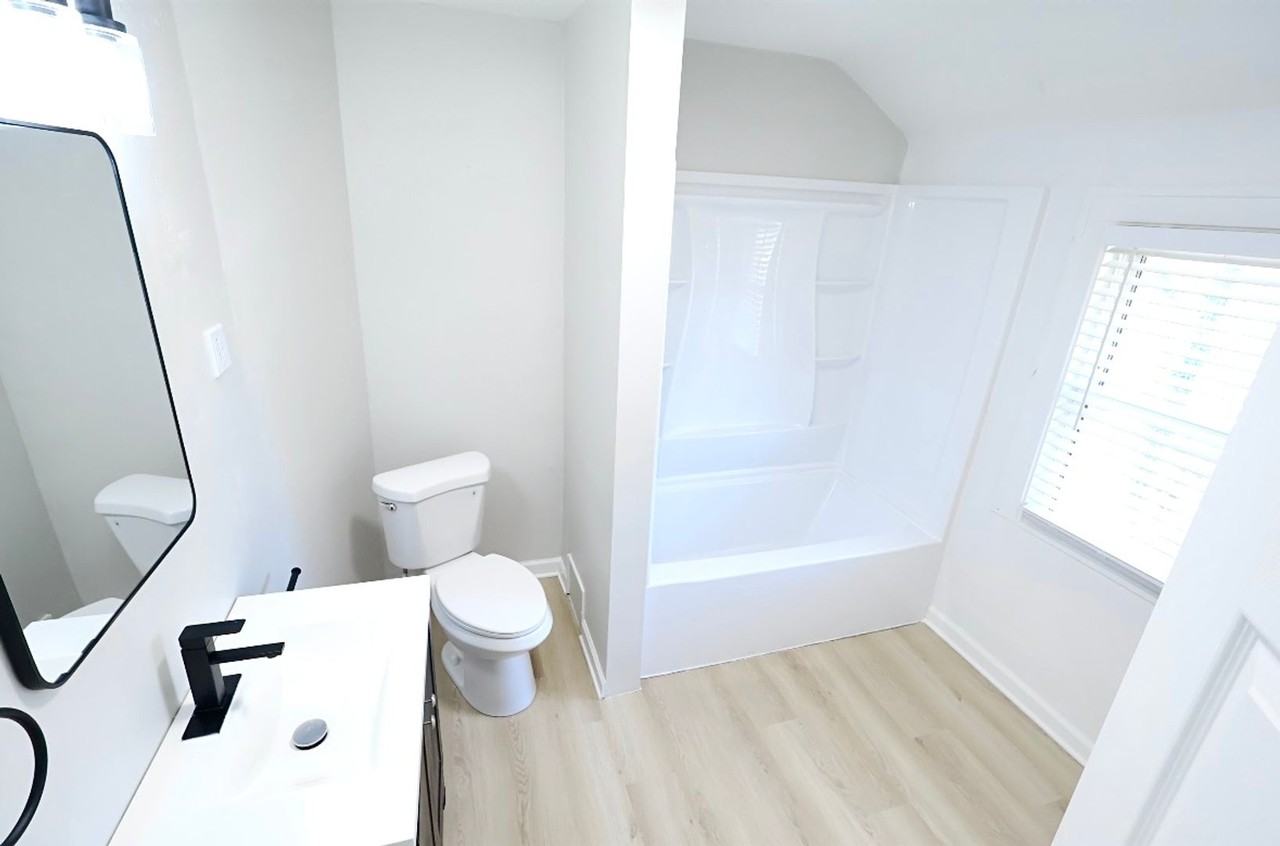 1490 Hillside Ter - Photo 7 of 11