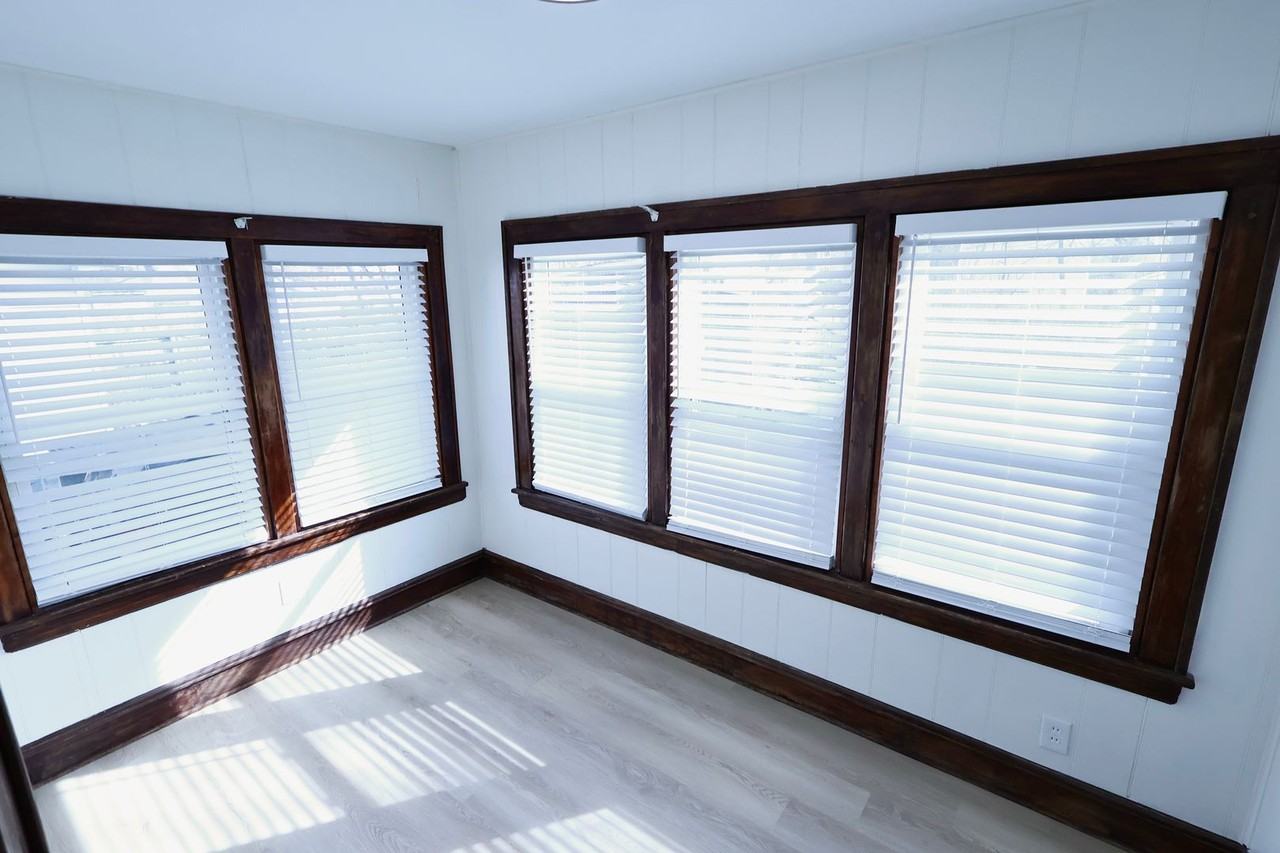 295 Noble Ave - Photo 6 of 17