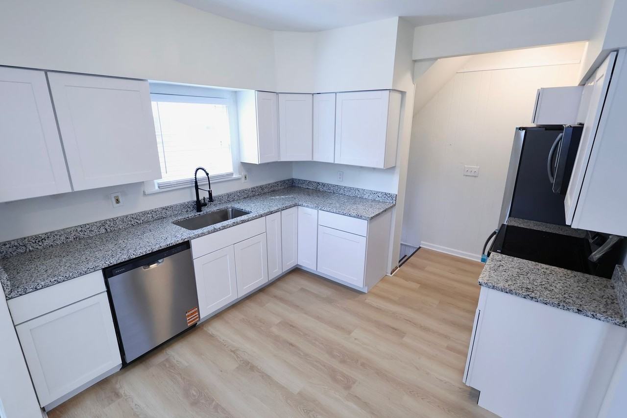 295 Noble Ave - Photo 7 of 17