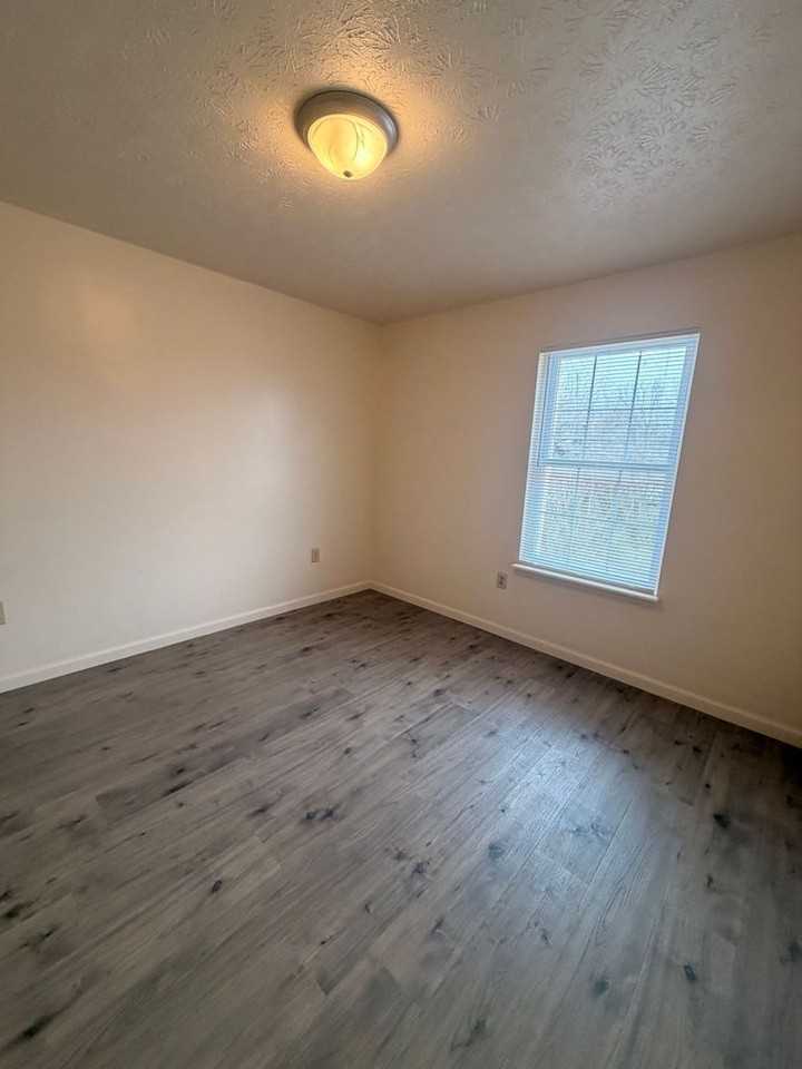 406 Darley Crk - Photo 3 of 8