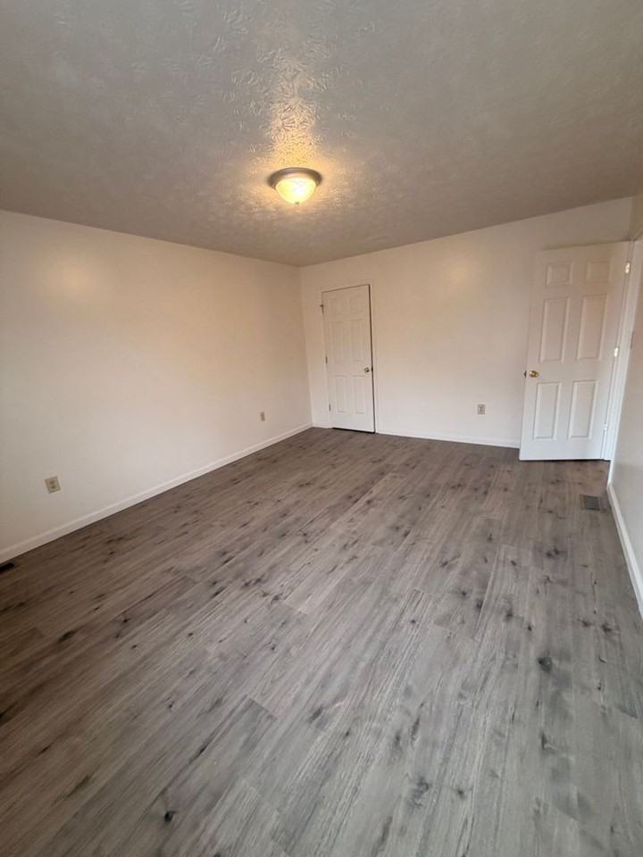 406 Darley Crk - Photo 4 of 8