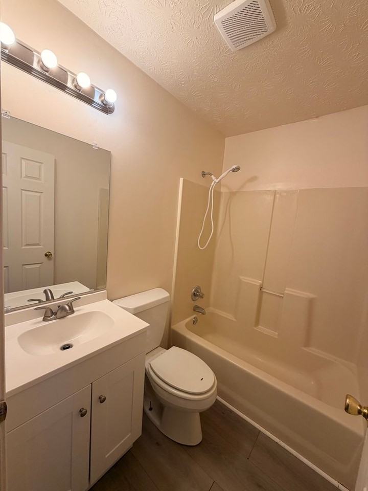 406 Darley Crk - Photo 7 of 8