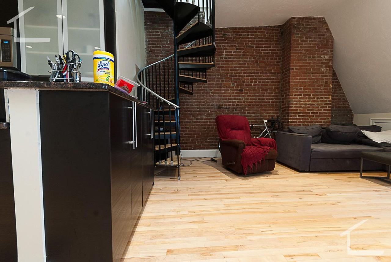 1202 Beacon St - Photo 4 of 13
