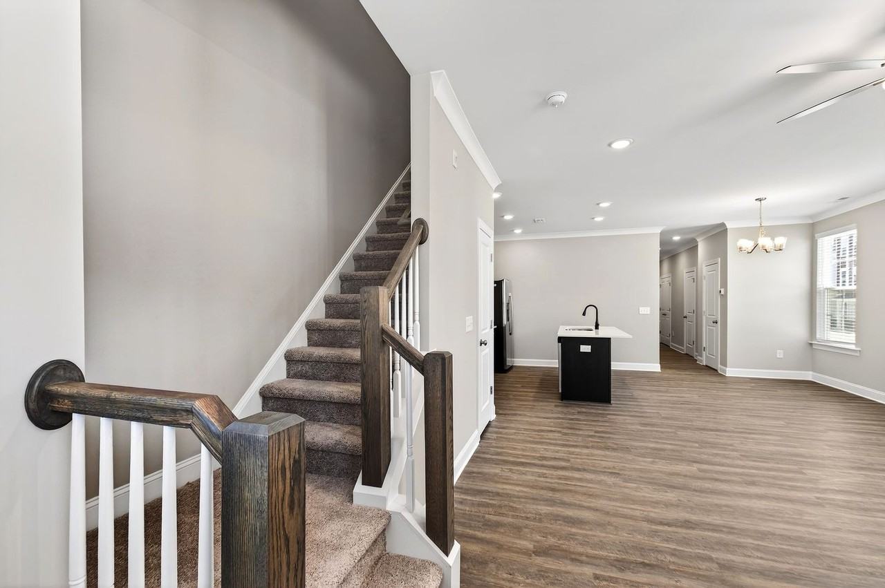 153 Pearl St - Photo 5 of 42