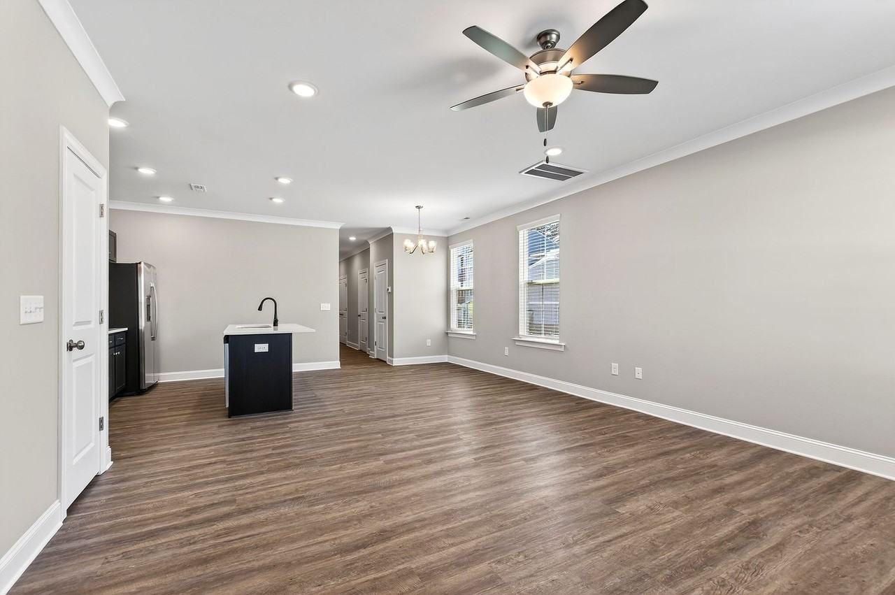 153 Pearl St - Photo 6 of 42