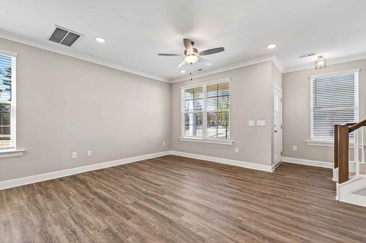 153 Pearl St - Photo 7 of 42