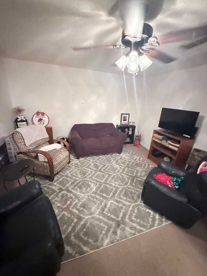 723 Baxter St - Photo 4 of 9