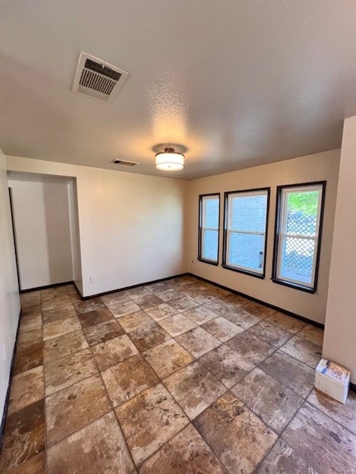 1806 Candlelight Dr - Photo 2 of 26