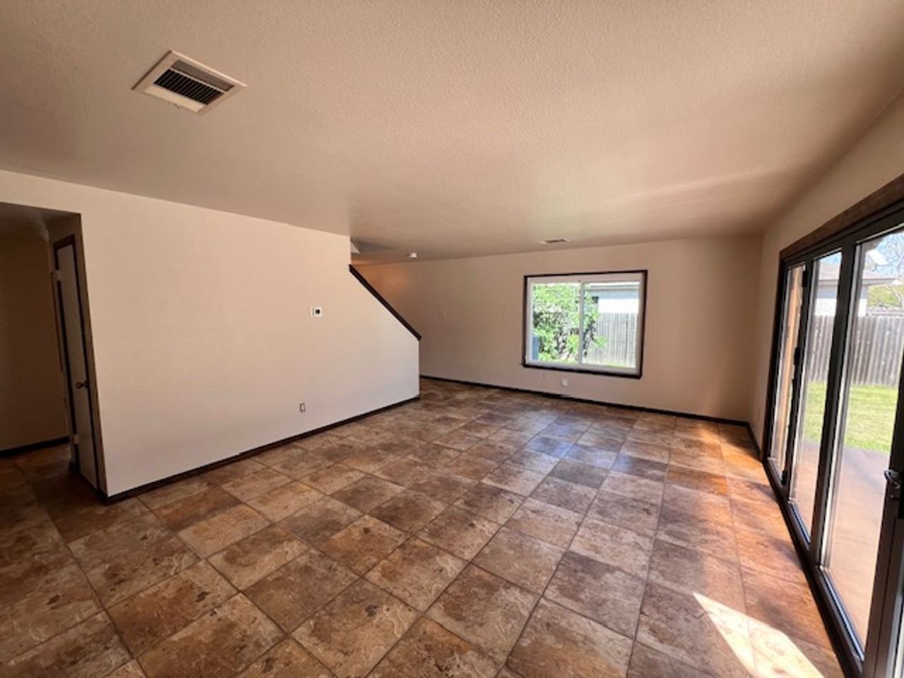 1806 Candlelight Dr - Photo 3 of 26