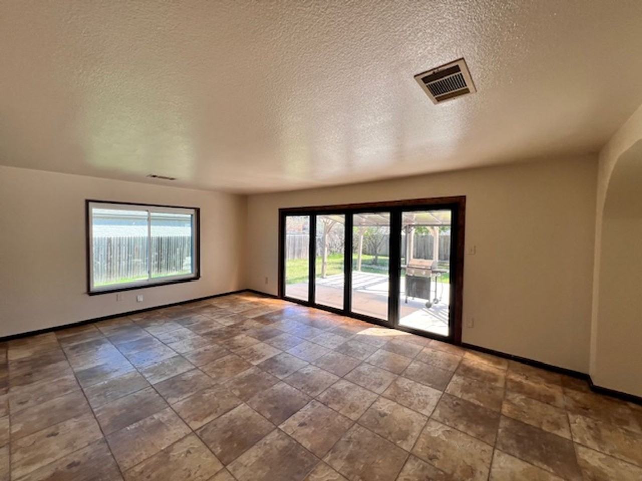 1806 Candlelight Dr - Photo 4 of 26