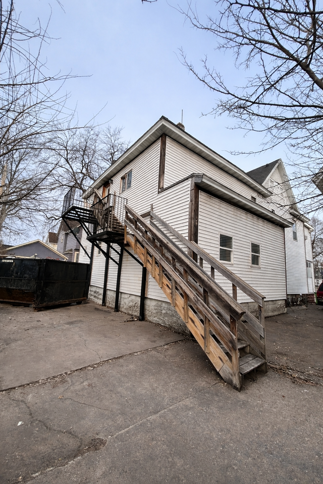 317 Earl St - Photo 3 of 3