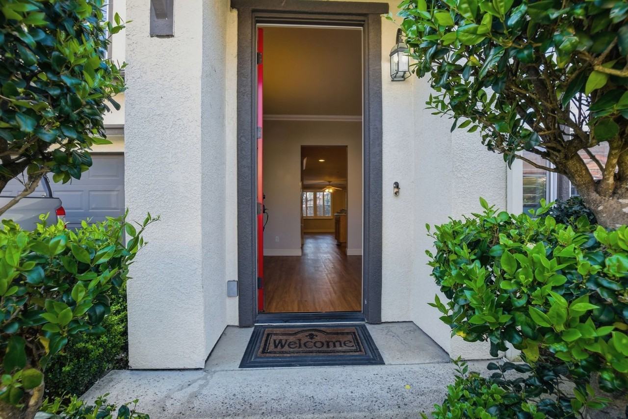 34 Windsor Ct - Photo 3 of 42