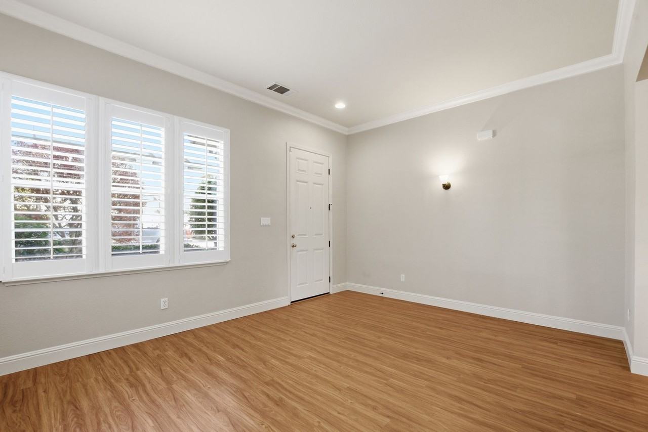 34 Windsor Ct - Photo 4 of 42