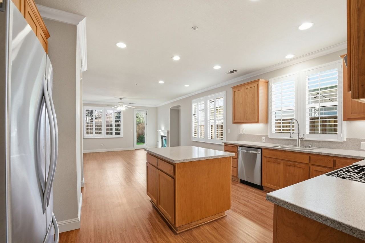 34 Windsor Ct - Photo 6 of 42