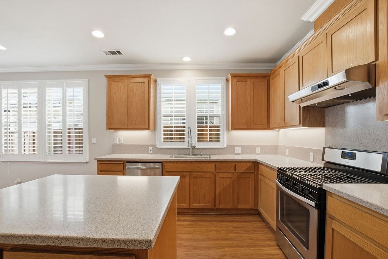 34 Windsor Ct - Photo 7 of 42