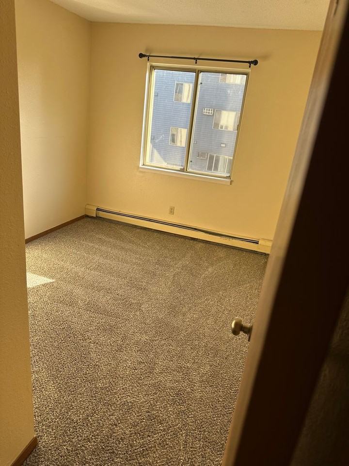 524 14th St S #404 - Photo 7 of 11