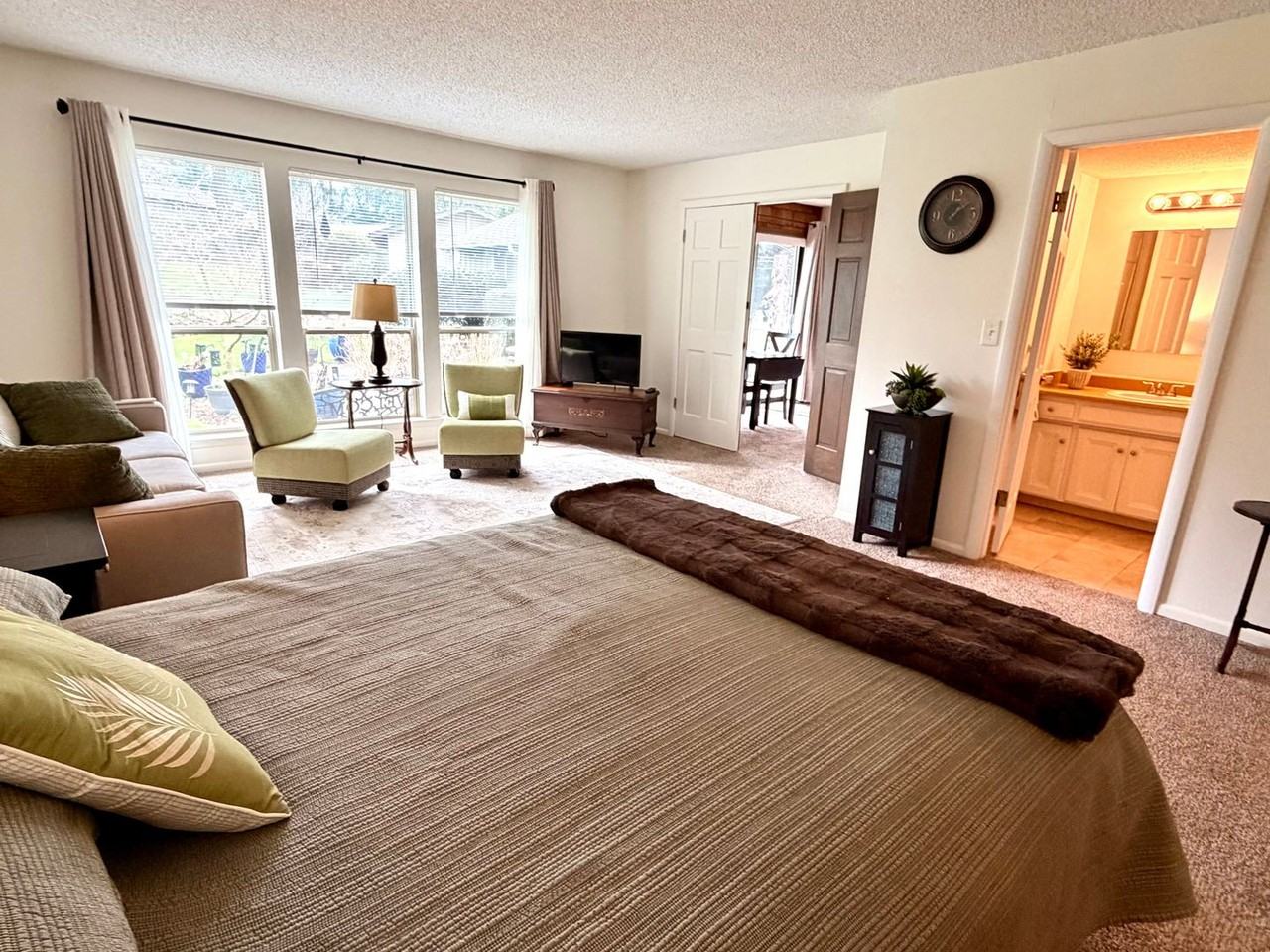 936 Daniels Dr - Photo 6 of 29