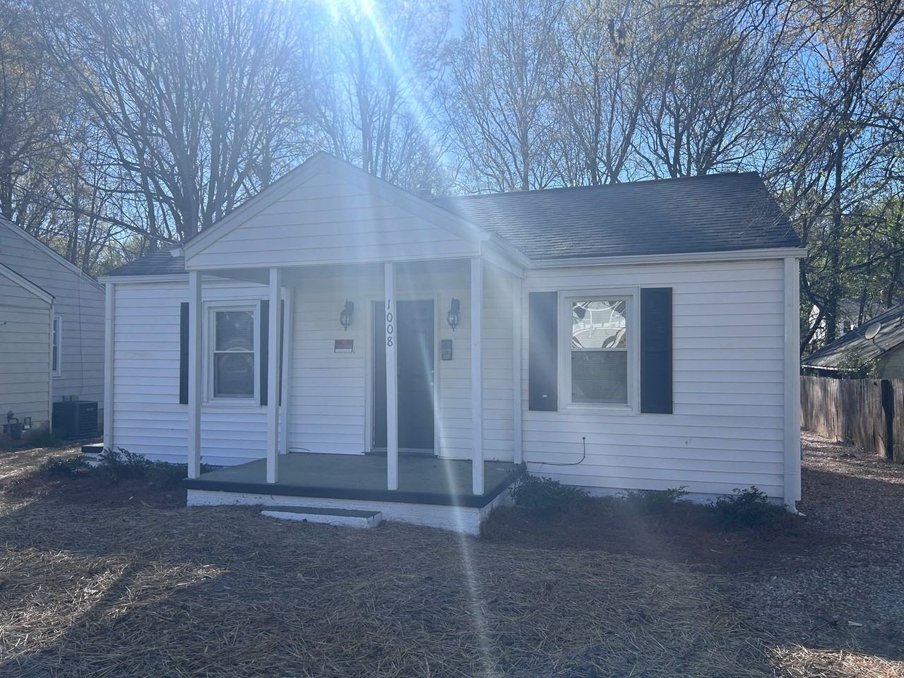 1008 Mccormick St - Photo 2 of 25