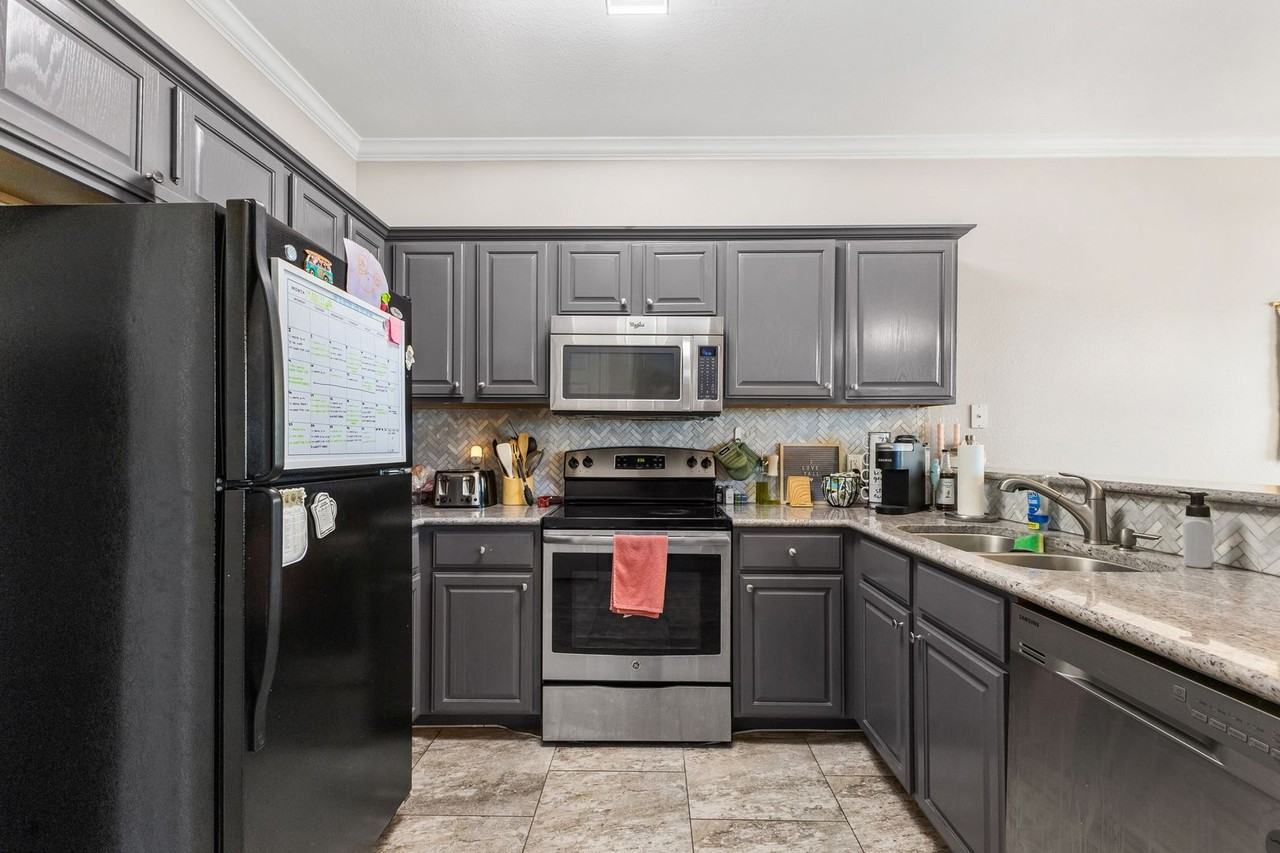 1001 Krenek Tap Rd #3004 - Photo 6 of 23