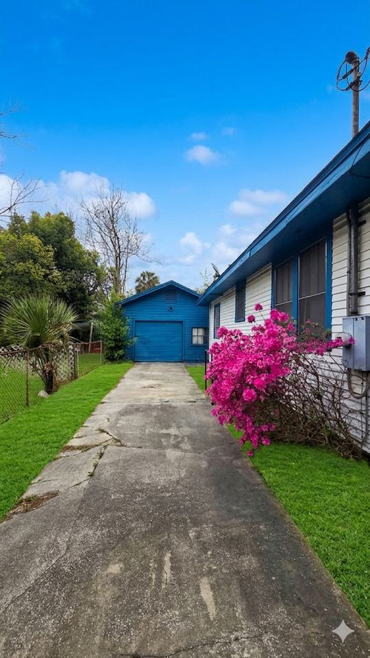 1735 Brackland St - Photo 2 of 21