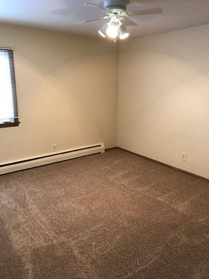 1514 15th Ave Se #2 - Photo 3 of 9