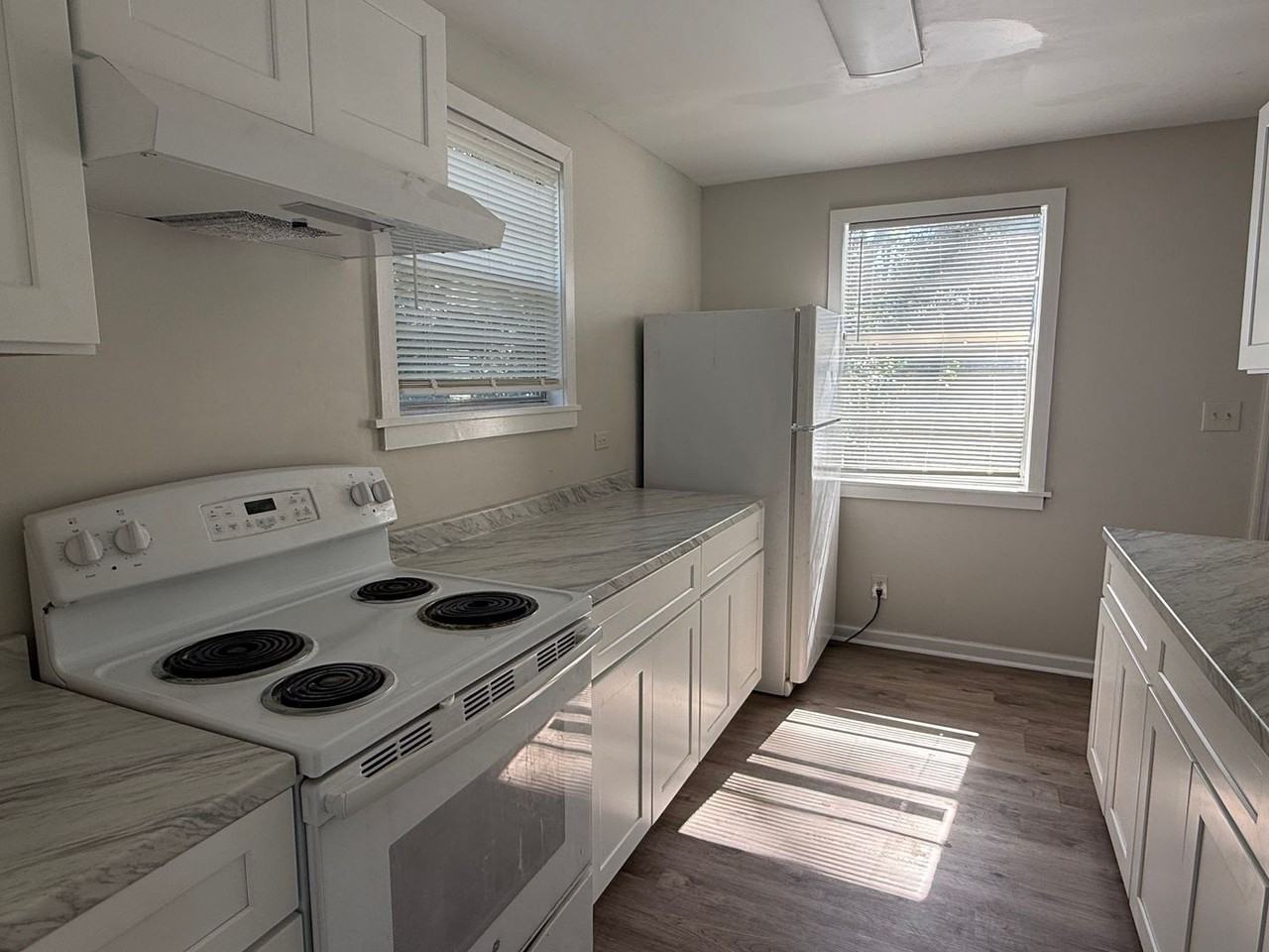 905 Blanton St - Photo 2 of 9