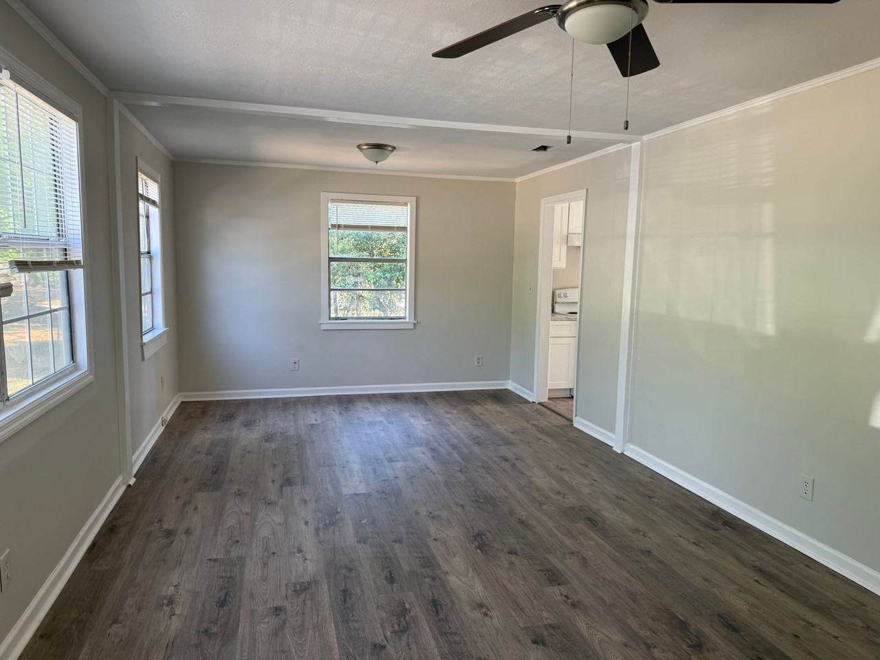 905 Blanton St - Photo 3 of 9