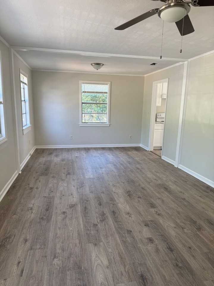 905 Blanton St - Photo 4 of 9