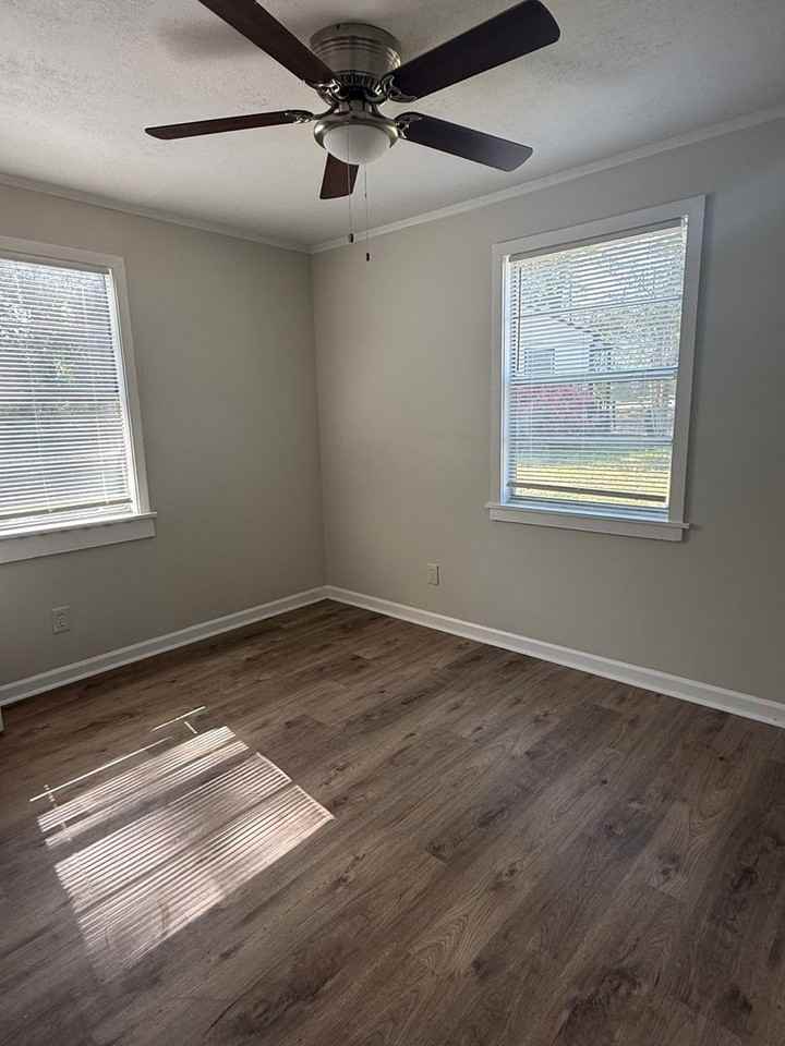 905 Blanton St - Photo 7 of 9