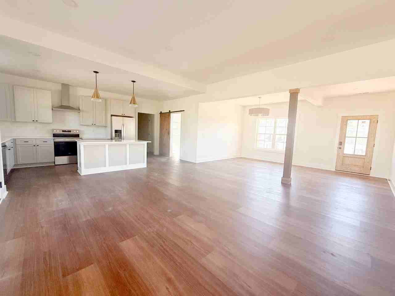 513 Cottage Way - Photo 4 of 34