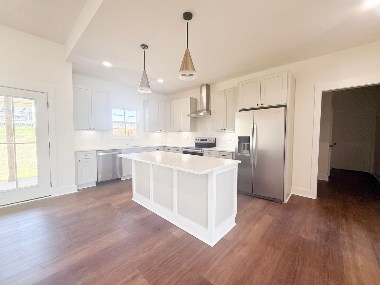 513 Cottage Way - Photo 6 of 34