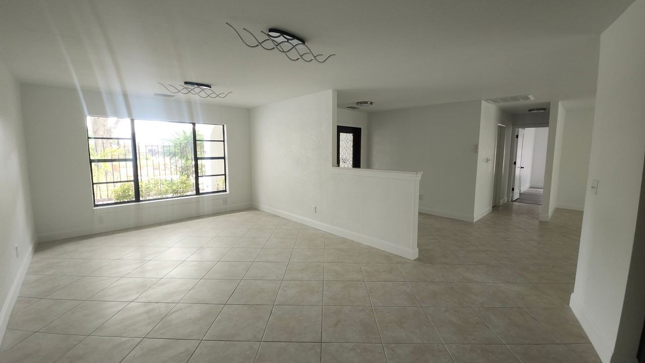 2001 Country Club Ct - Photo 4 of 16