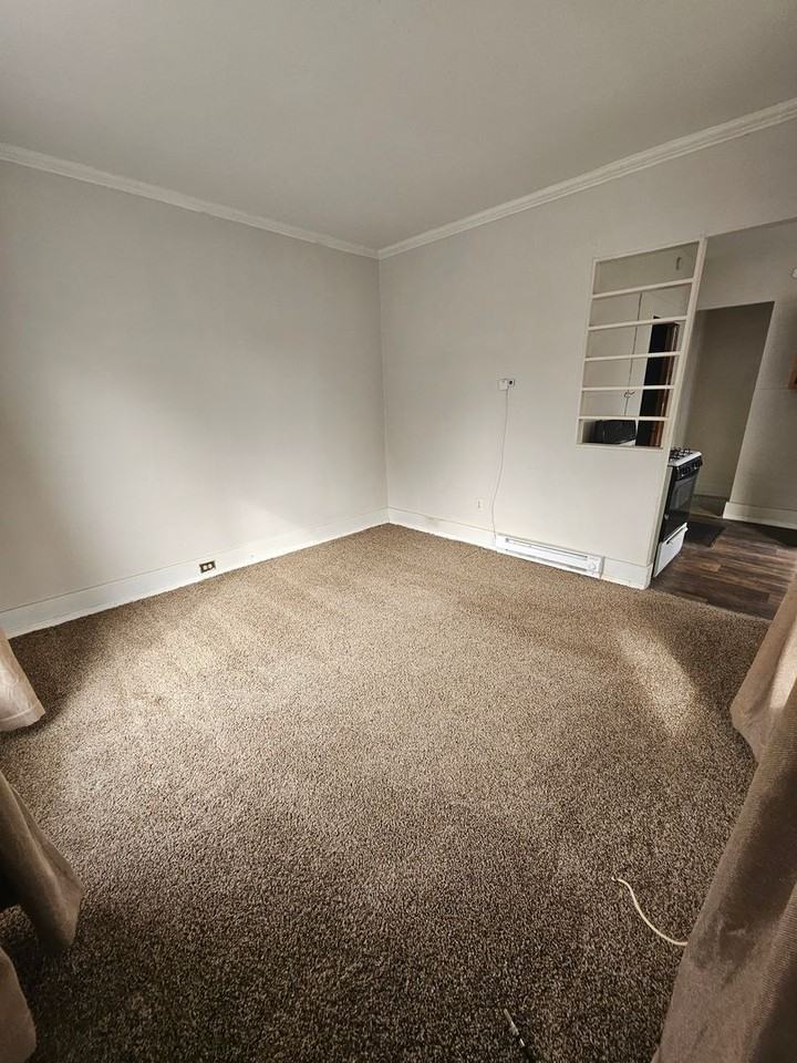 810 E 21st St - Photo 3 of 8