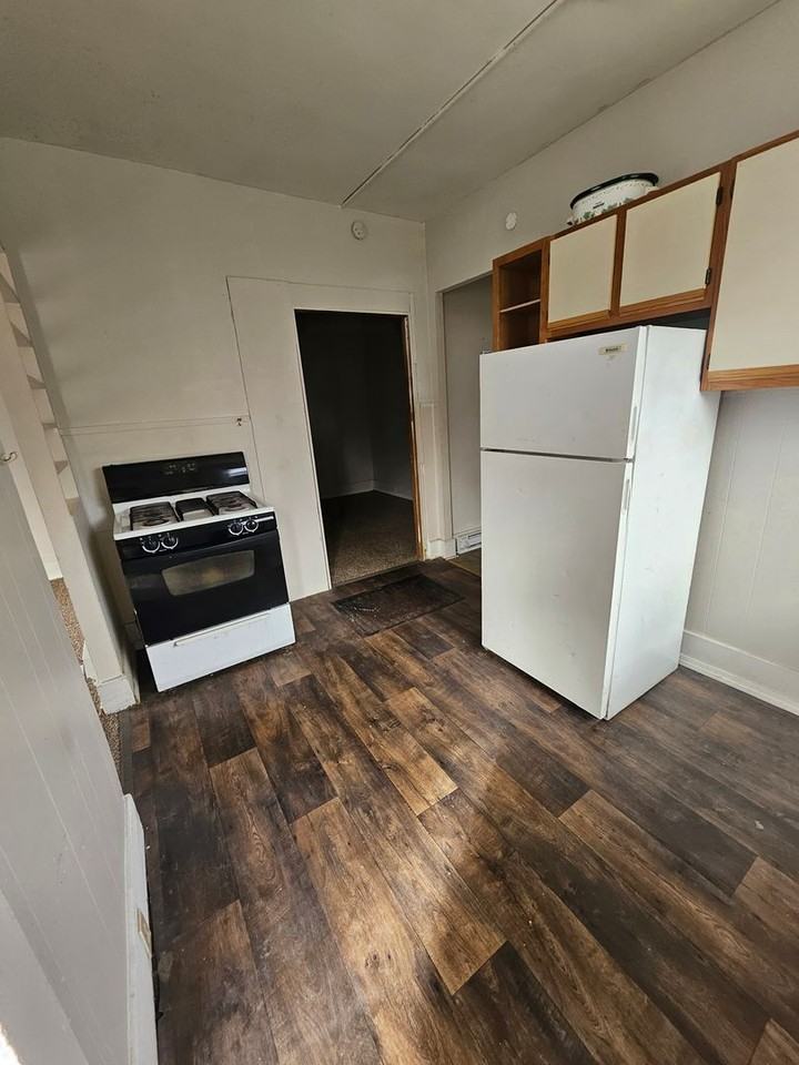 810 E 21st St - Photo 4 of 8