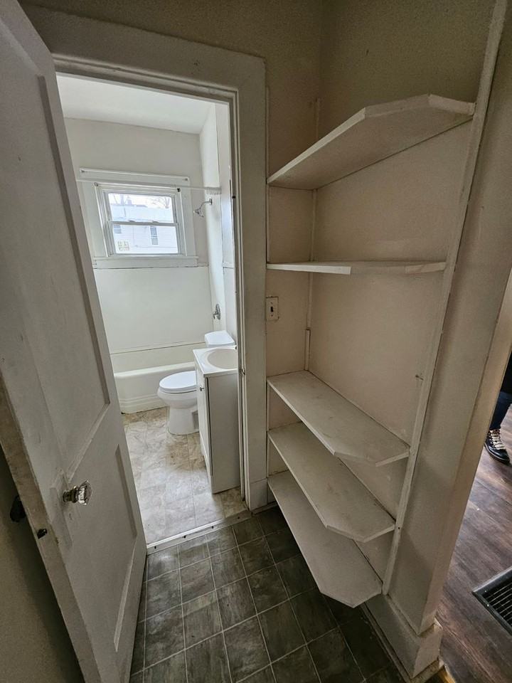 810 E 21st St - Photo 7 of 8