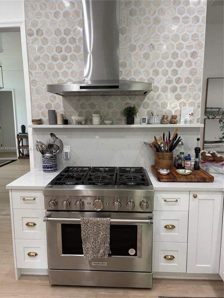 159 Oakwood Ln - Photo 3 of 10