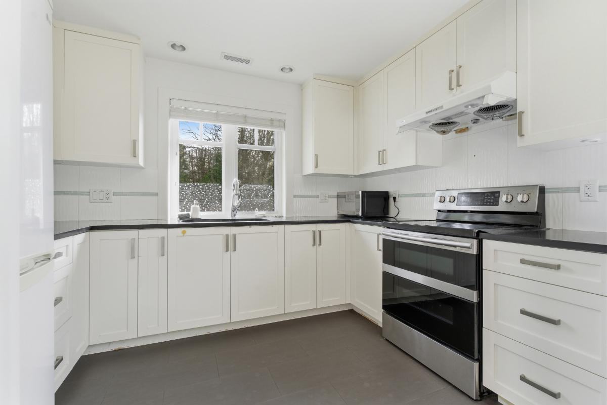 6898 Laurel Street - Photo 2 of 22